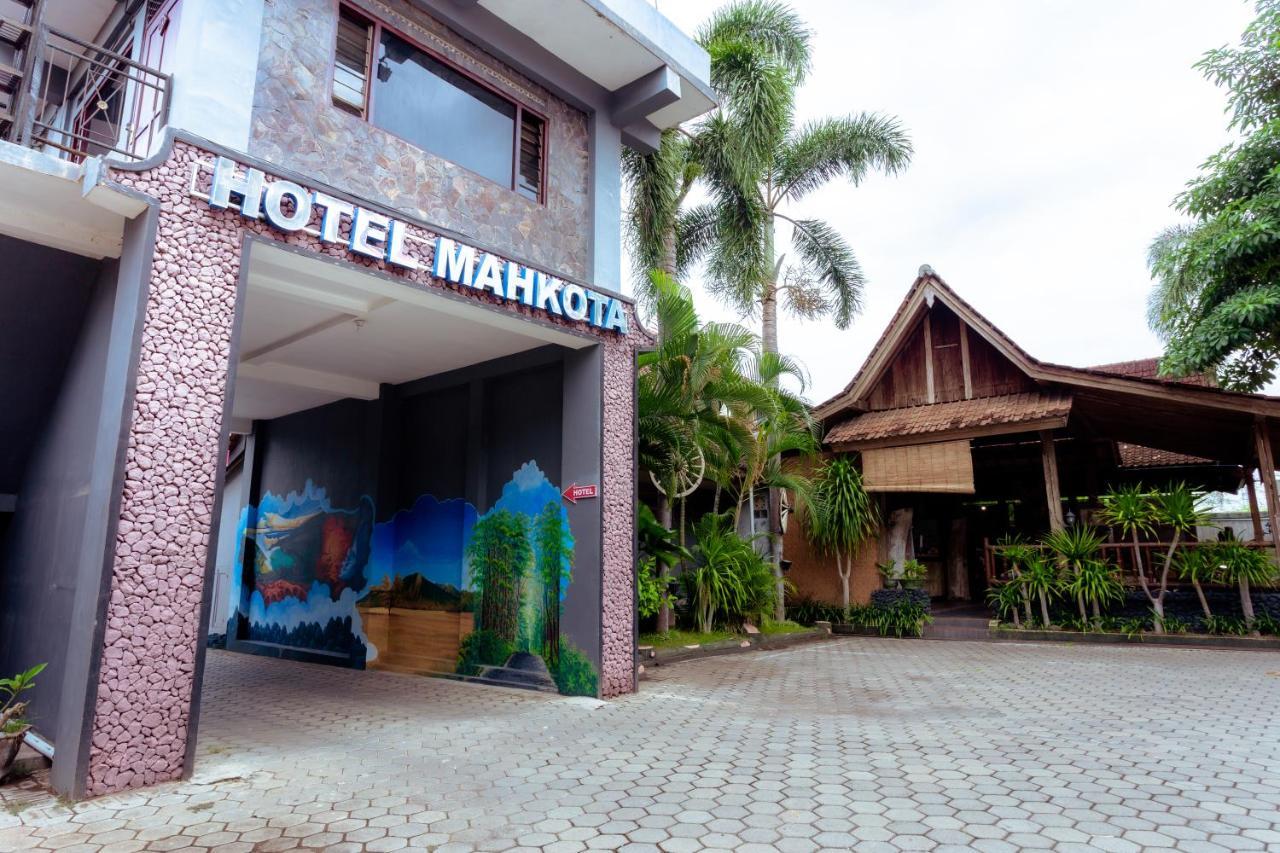 Hotel Mahkota Plengkung By Ecommerceloka Banyuwangi  Exterior photo