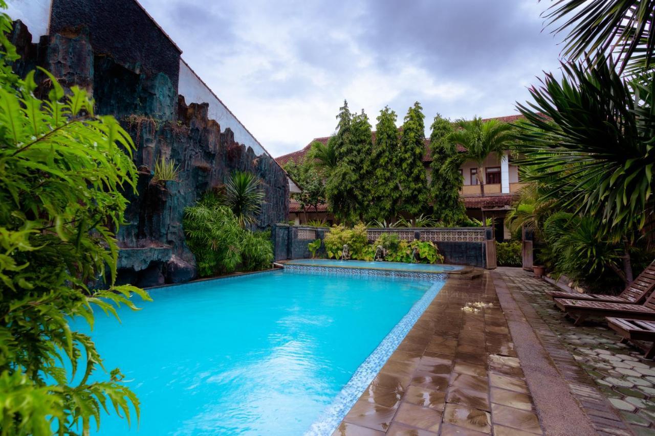 Hotel Mahkota Plengkung By Ecommerceloka Banyuwangi  Exterior photo
