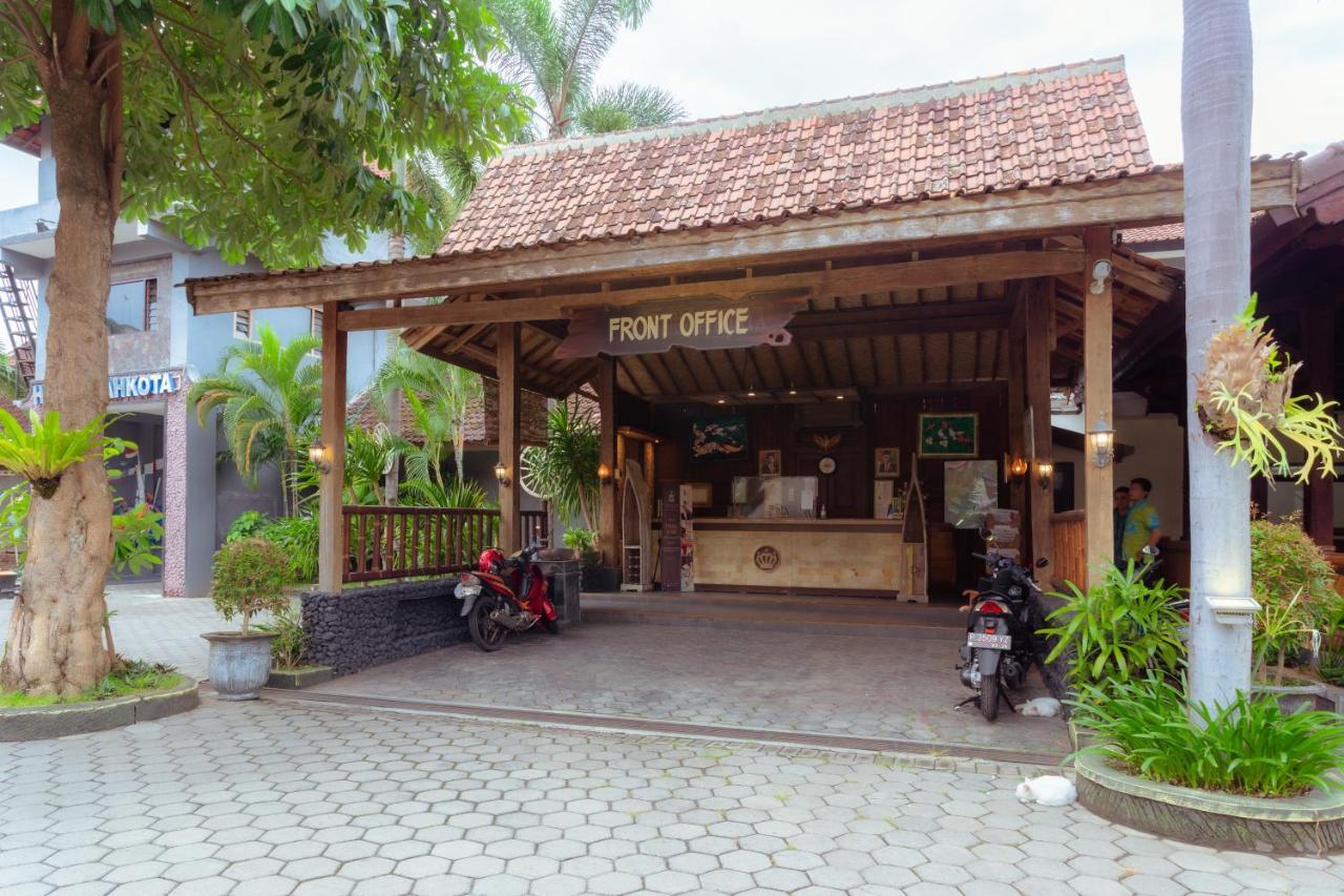 Hotel Mahkota Plengkung By Ecommerceloka Banyuwangi  Exterior photo