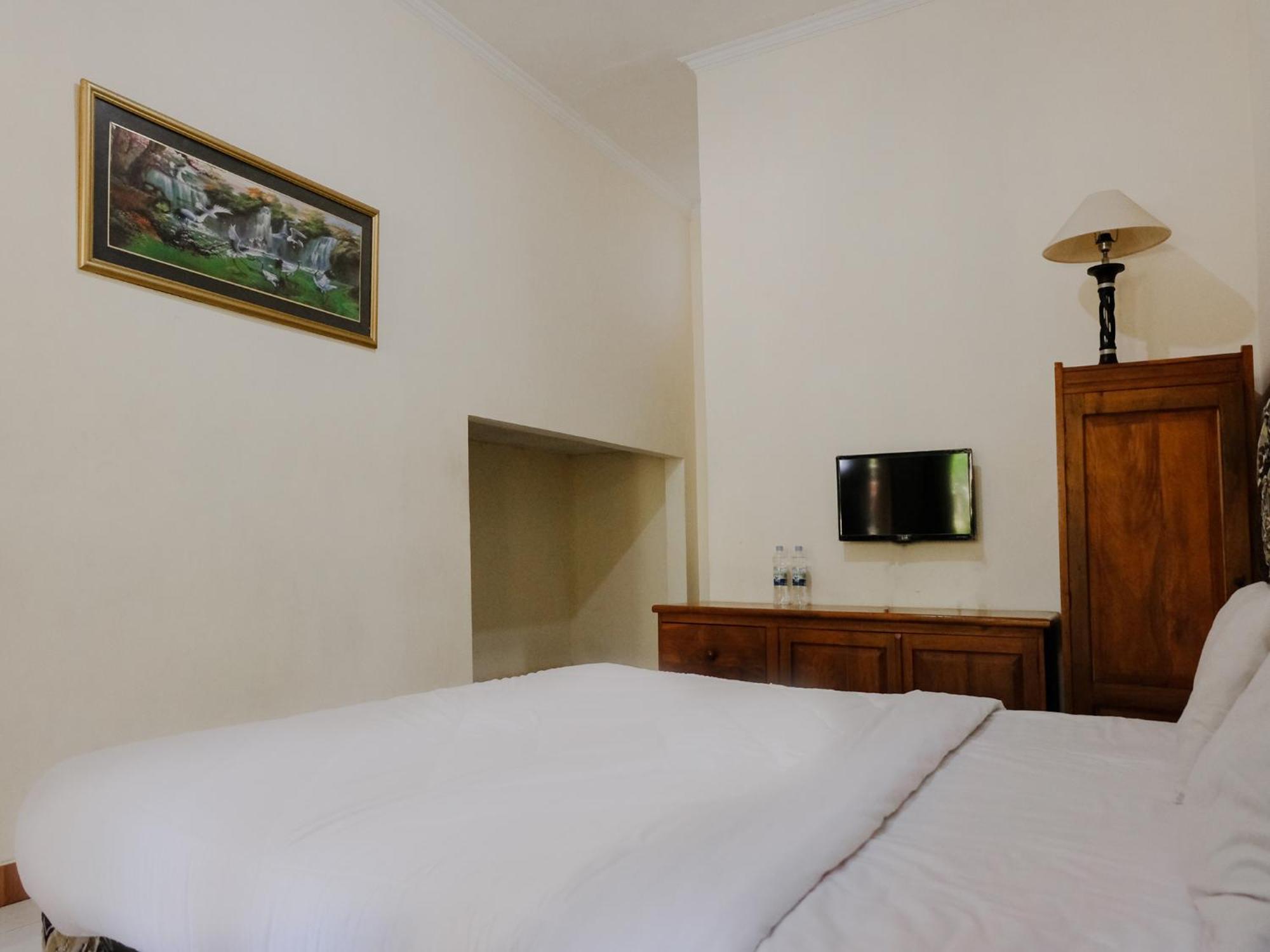 Hotel Mahkota Plengkung By Ecommerceloka Banyuwangi  Room photo