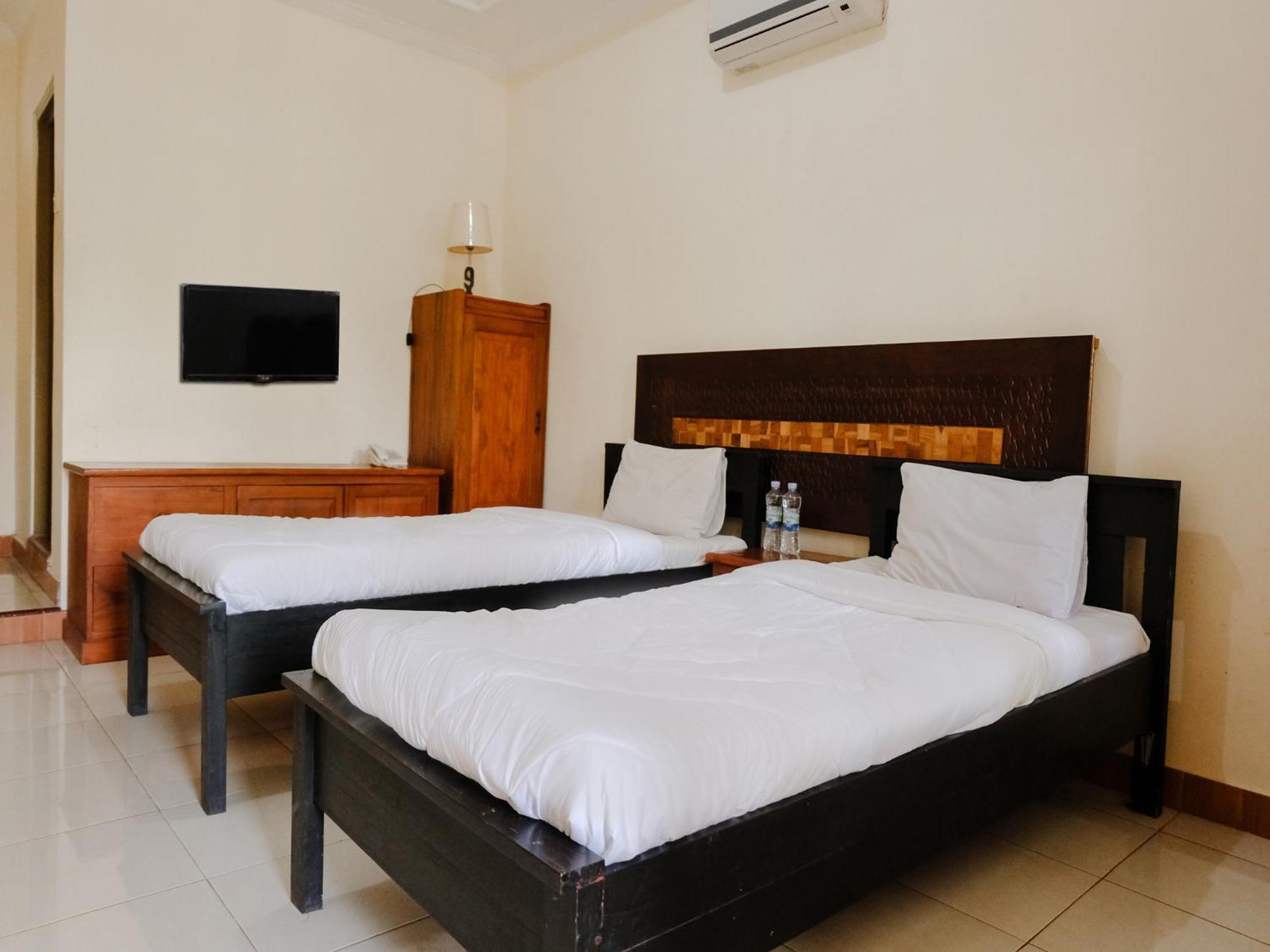 Hotel Mahkota Plengkung By Ecommerceloka Banyuwangi  Room photo