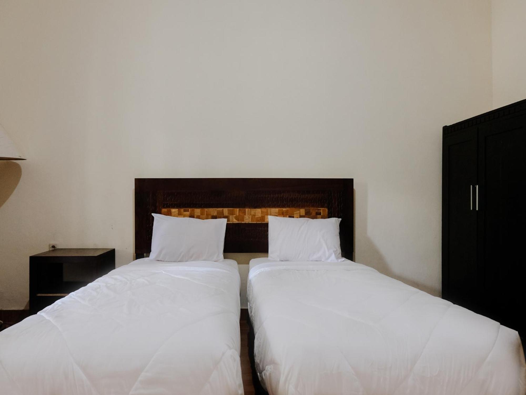 Hotel Mahkota Plengkung By Ecommerceloka Banyuwangi  Room photo