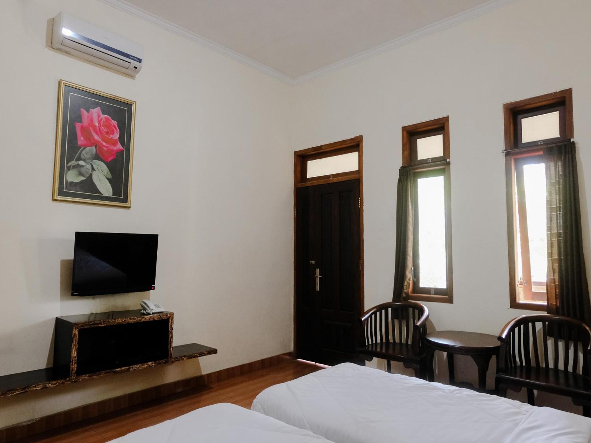 Hotel Mahkota Plengkung By Ecommerceloka Banyuwangi  Room photo