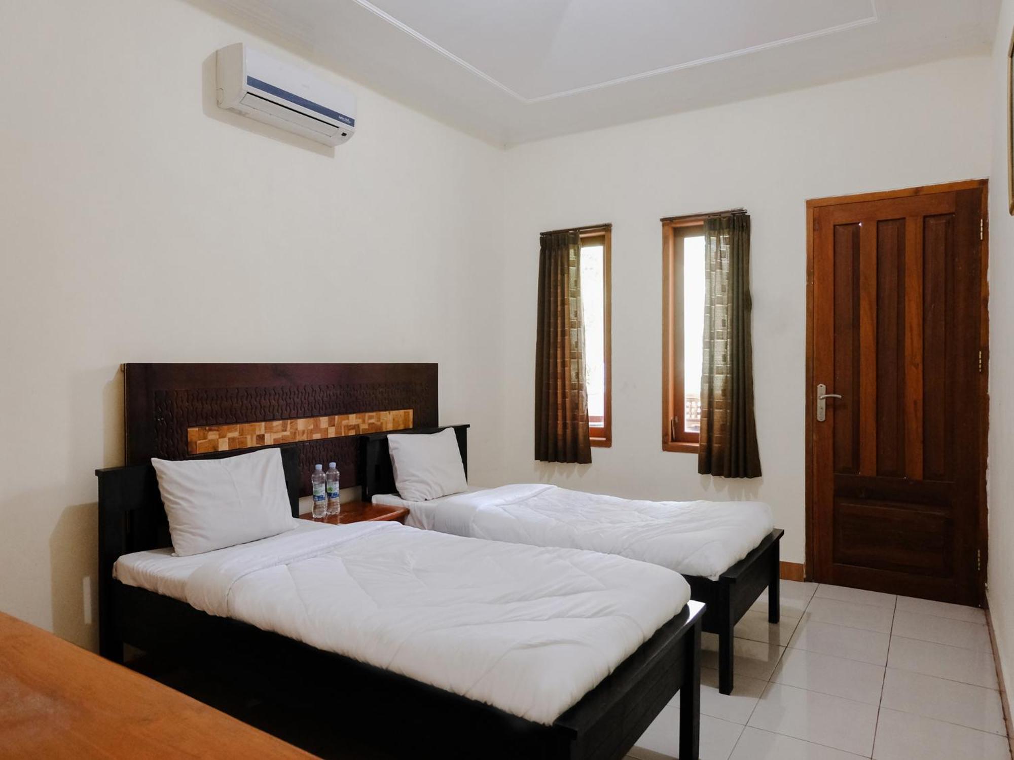 Hotel Mahkota Plengkung By Ecommerceloka Banyuwangi  Room photo
