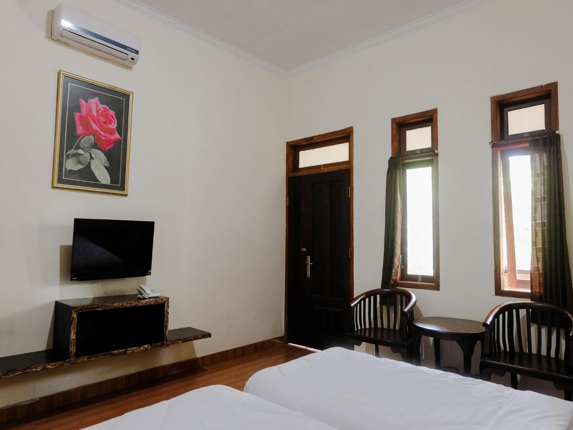 Hotel Mahkota Plengkung By Ecommerceloka Banyuwangi  Room photo