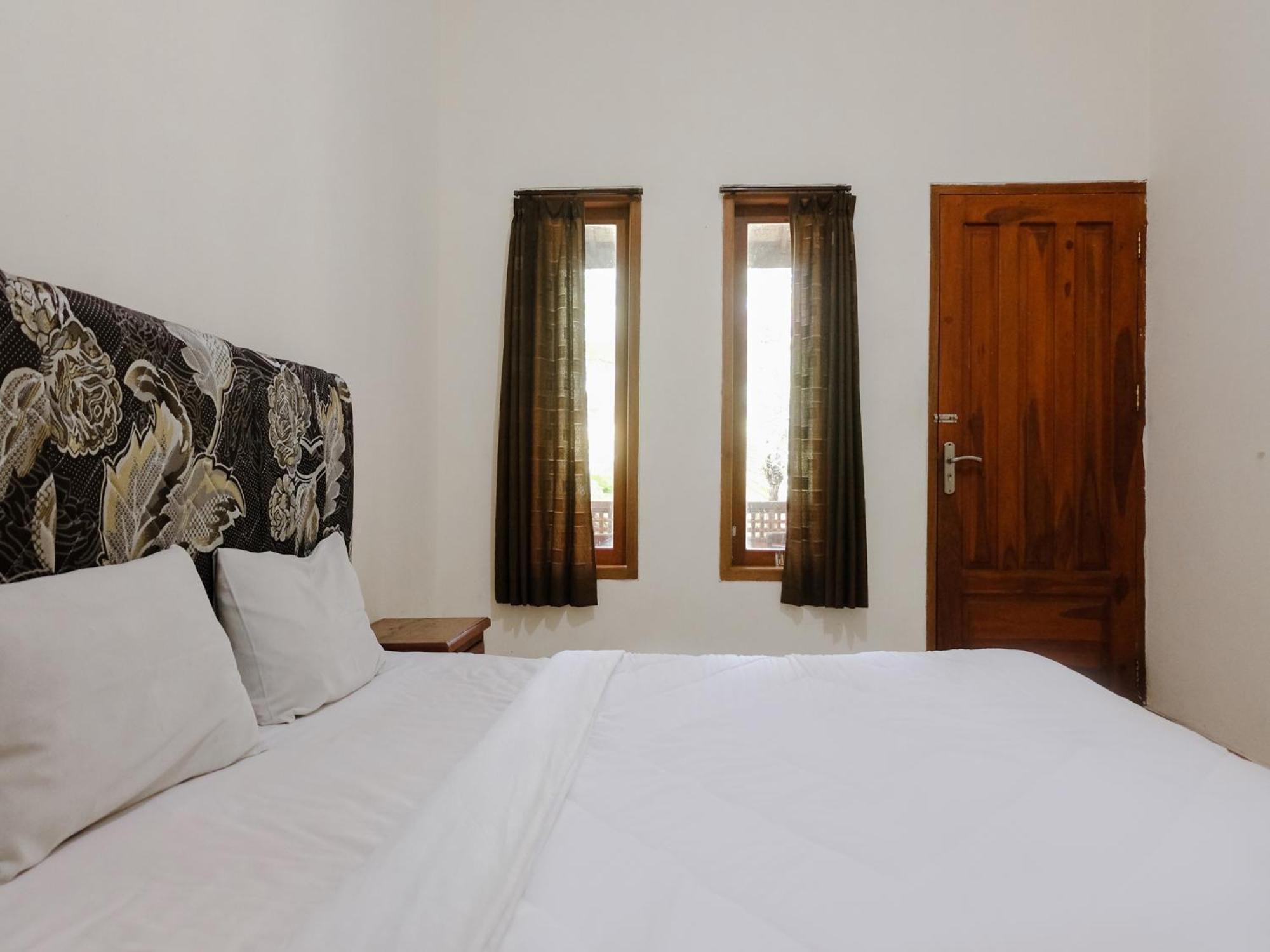 Hotel Mahkota Plengkung By Ecommerceloka Banyuwangi  Room photo