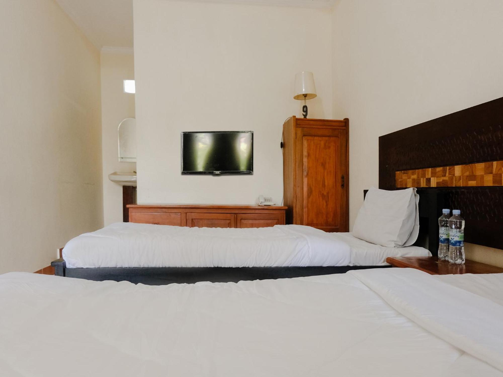 Hotel Mahkota Plengkung By Ecommerceloka Banyuwangi  Room photo
