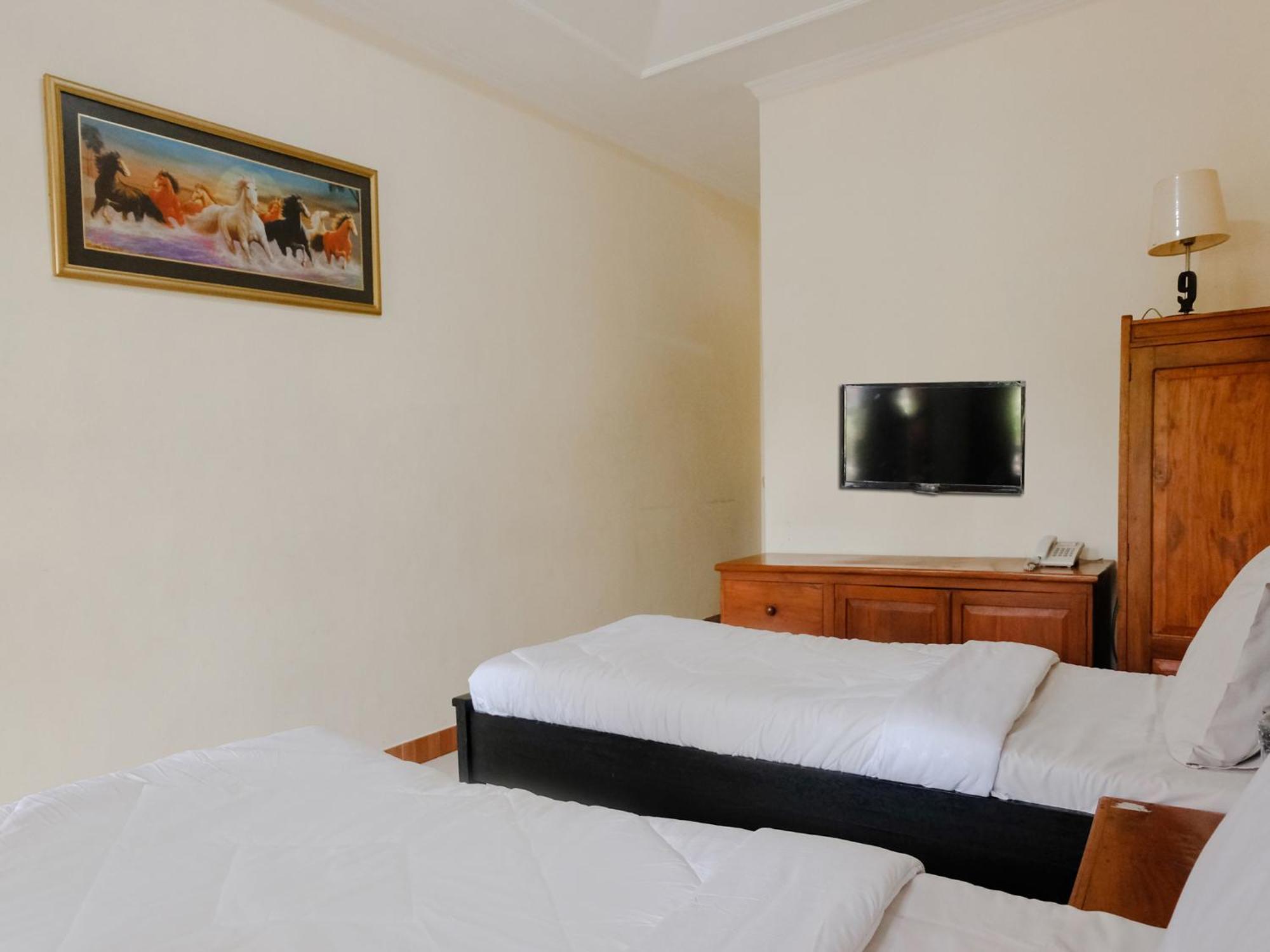Hotel Mahkota Plengkung By Ecommerceloka Banyuwangi  Room photo